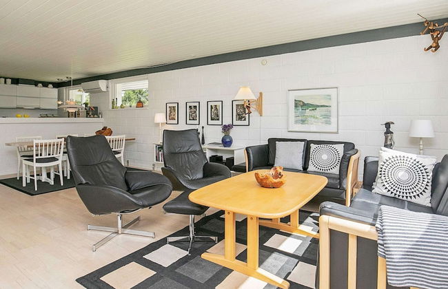 Elegant Holiday Home in Jerup near Sea - Photo 11