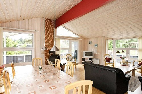 Foto 5 - 8 Person Holiday Home in Hadsund