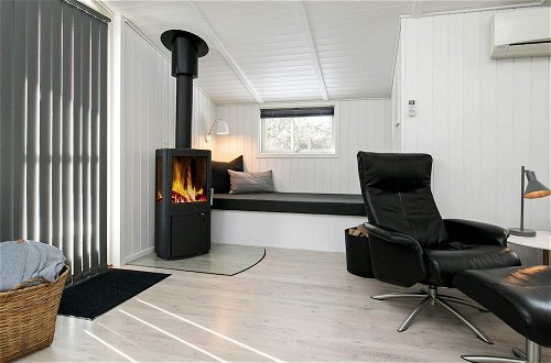 Foto 8 - Peaceful Holiday Home in Blavand Denmark With Terrace