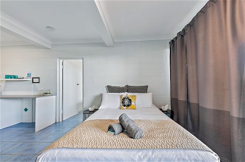 Photo 3 - Airlie Sun & Sand Accommodation 2