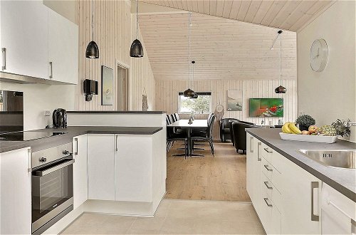 Foto 10 - 14 Person Holiday Home in Idestrup