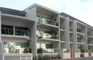 Photo 2 - Breeze Beachfront Apartments