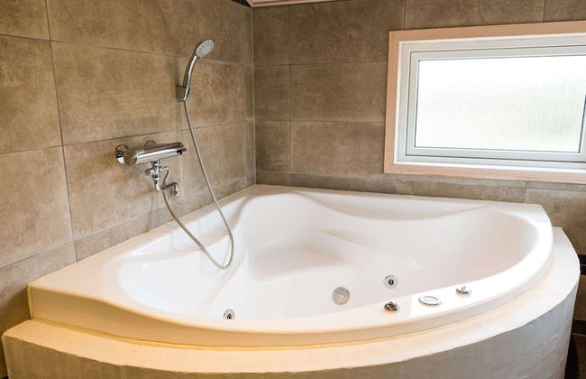 6 Person Holiday Home in Henne - Foto 3