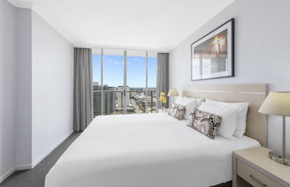 Photo 3 - Oaks Brisbane Lexicon Suites