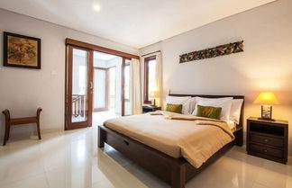 Photo 2 - SMV - garden - 8-BR · 8BR Garden Villa Walk to Beach and Shops Legian