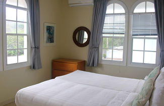 Photo 3 - Sea-view Apartment in Mambo Beach Near Seaaquarium