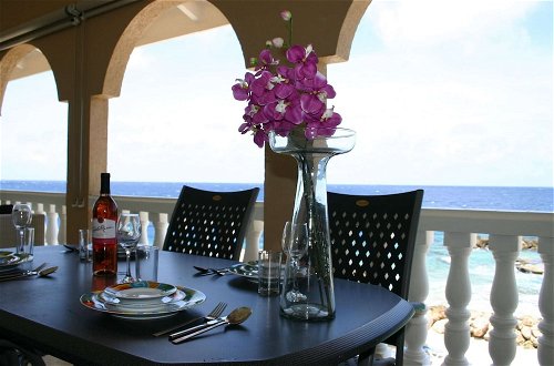Photo 18 - Sea-view Apartment in Mambo Beach Near Seaaquarium