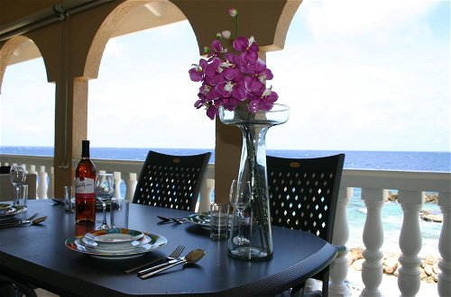 Foto 15 - Sea-view Apartment in Mambo Beach Near Seaaquarium