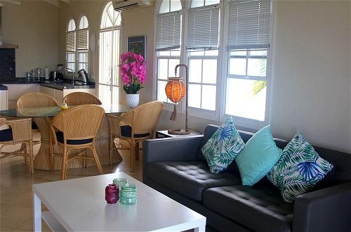 Photo 11 - Sea-view Apartment in Mambo Beach Near Seaaquarium