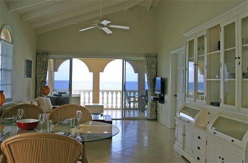 Photo 9 - Sea-view Apartment in Mambo Beach Near Seaaquarium