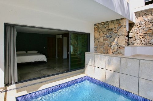 Foto 2 - Modern 7 Bedrooms Villa on Private Beach Access