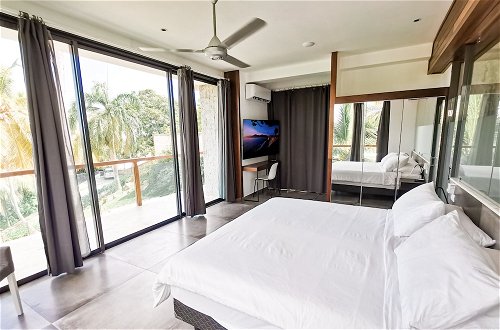 Foto 3 - Modern 7 Bedrooms Villa on Private Beach Access