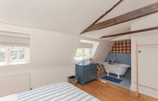 Photo 1 - Stunning 2 Bedroom Apartment in the Heart of Chelsea