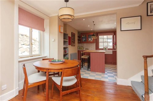 Photo 14 - Stunning 2 Bedroom Apartment in the Heart of Chelsea