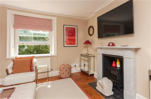Photo 20 - Stunning 2 Bedroom Apartment in the Heart of Chelsea
