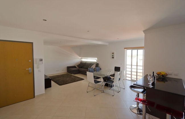 Modern 2 Bed Apartment 5km Carvoeiro - Photo 1