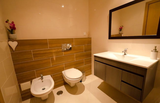 Modern 2 Bed Apartment 5km Carvoeiro - Photo 12