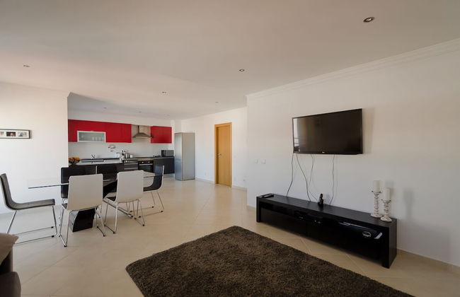 Modern 2 Bed Apartment 5km Carvoeiro - Photo 5