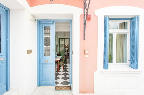 Photo 18 - Stylish Art Deco Apartment Close To The Beach