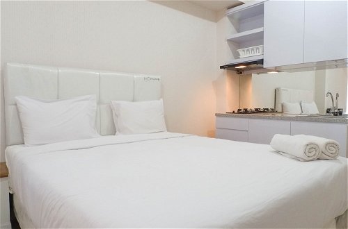Photo 4 - Delightful Luxurious Studio Apartment Connected to Pakuwon Mall at Supermall Mansion