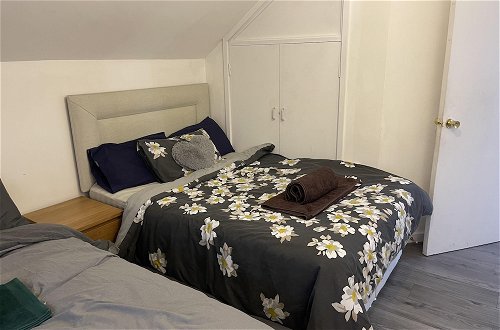 Photo 10 - Charming 6-bed Apartment in Wembley Area