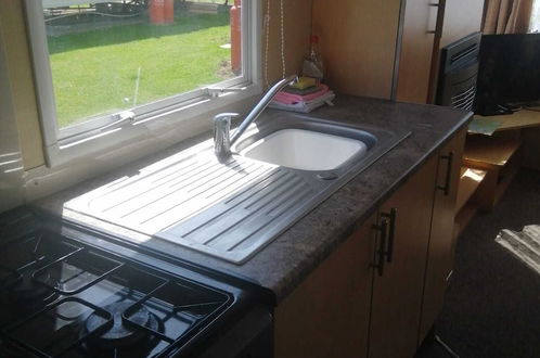 Photo 9 - Adorable 2 Bedroom Caravan in Clacton-on-sea