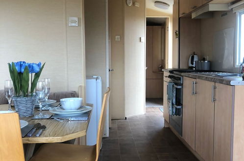 Photo 25 - Adorable 2 Bedroom Caravan in Clacton-on-sea