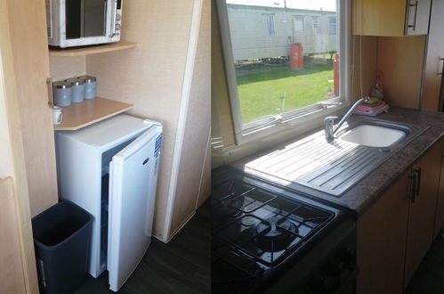 Photo 9 - Adorable 2 Bedroom Caravan in Clacton-on-sea