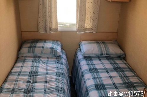 Photo 5 - Adorable 2 Bedroom Caravan in Clacton-on-sea