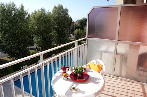 Photo 8 - Lovely Flat With Balcony and Shared Swimming Pool