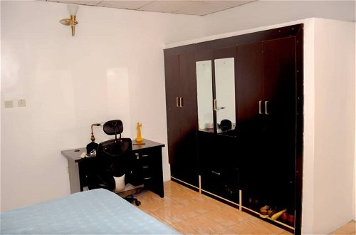 Photo 6 - Inviting 2-bed Apartment in Lagos -canal Views