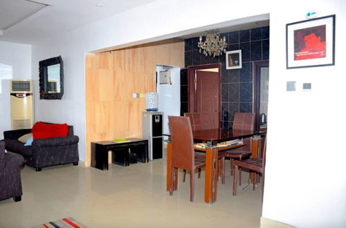 Photo 11 - Inviting 2-bed Apartment in Lagos -canal Views