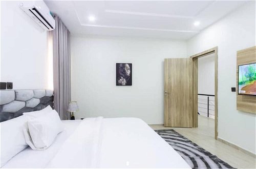 Photo 6 - Furnished 4-bed House Lekki Phase 1 Lagos