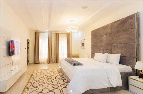 Photo 3 - Furnished 4-bed House Lekki Phase 1 Lagos