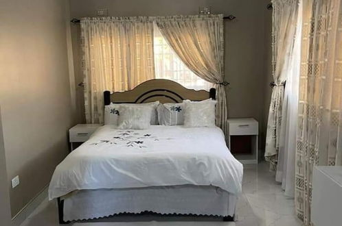 Photo 5 - Spacious and Harmonious 2 Bedroomed Apartment