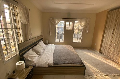 Foto 4 - Amazing 4 Bedroom Duplex in Ikeja Allen Avenue