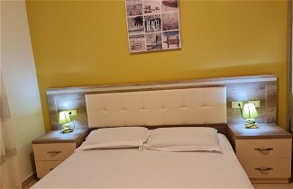 Foto 2 - Holiday One Bedroom Sea View Apartment Vlore