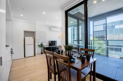 Photo 6 - Stunning Bright Apartment At Hawthron/Glenferrie Station