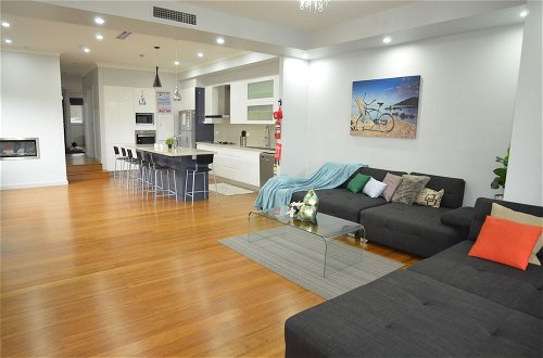 Foto 2 - Newly Built and Spacious Home