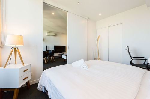 Photo 2 - SANTERI, 2BDR Melbourne Apartment