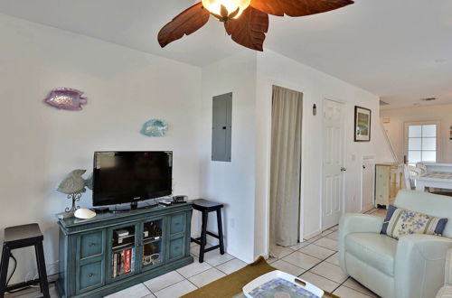 Photo 17 - Coral Breeze by Avantstay Close to Beach w/ Balcony & Shared Pool! Month Long Stays Only
