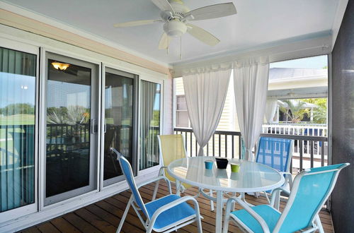 Foto 9 - Coral Breeze by Avantstay Close to Beach w/ Balcony & Shared Pool! Month Long Stays Only