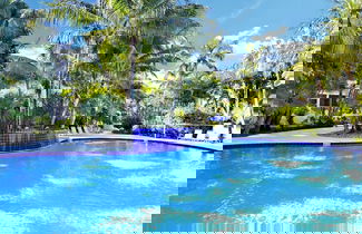 Photo 2 - Coral Breeze by Avantstay Close to Beach w/ Balcony & Shared Pool! Month Long Stays Only