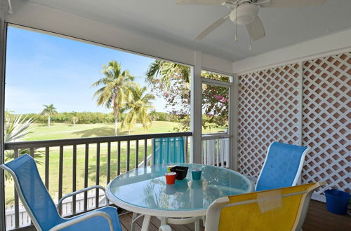 Foto 18 - Coral Breeze by Avantstay Close to Beach w/ Balcony & Shared Pool! Month Long Stays Only