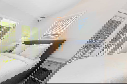 Photo 15 - Coral Breeze by Avantstay Close to Beach w/ Balcony & Shared Pool! Month Long Stays Only