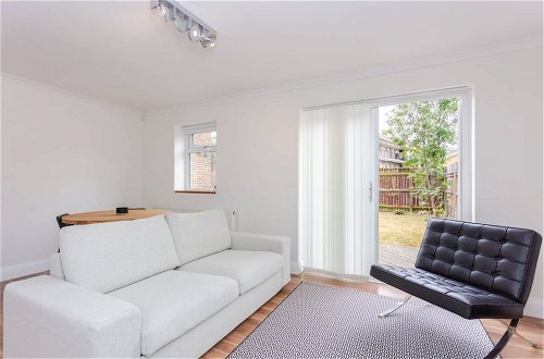 Foto 20 - Bright 2 Bedroom House in Stratford With Garden