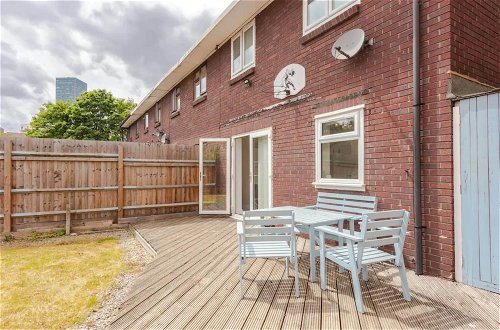 Photo 21 - Bright 2 Bedroom House in Stratford With Garden