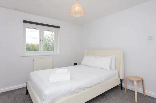 Foto 1 - Bright 2 Bedroom House in Stratford With Garden