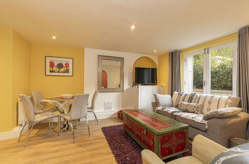 Photo 13 - Altido Stylish 2 Bed Flat In Notting Hill