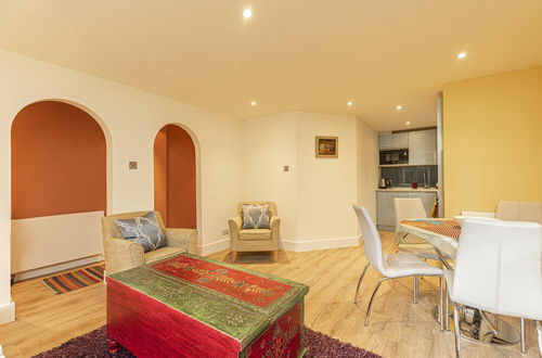 Photo 14 - Altido Stylish 2 Bed Flat In Notting Hill